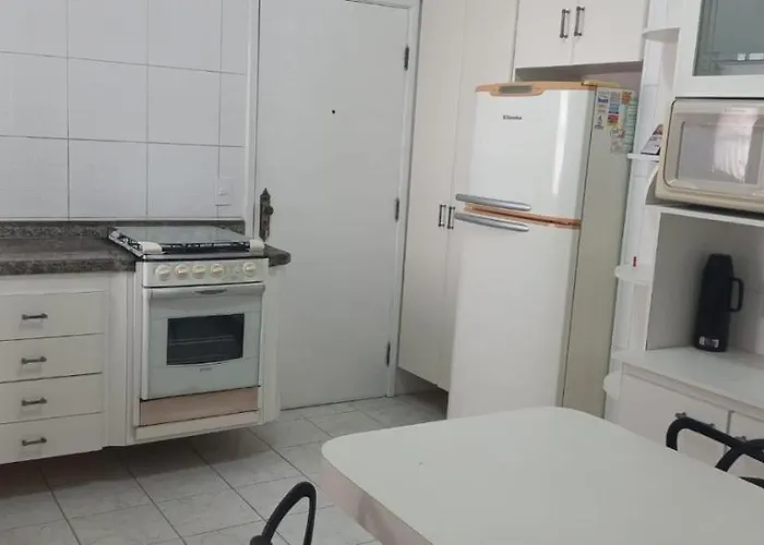 Apartamento com 4 quatros em frente a praia em Pitangueiras - Guarujá